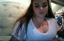 She gets horny while chatting