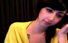 Tattooed webcam hottie plays with pussy